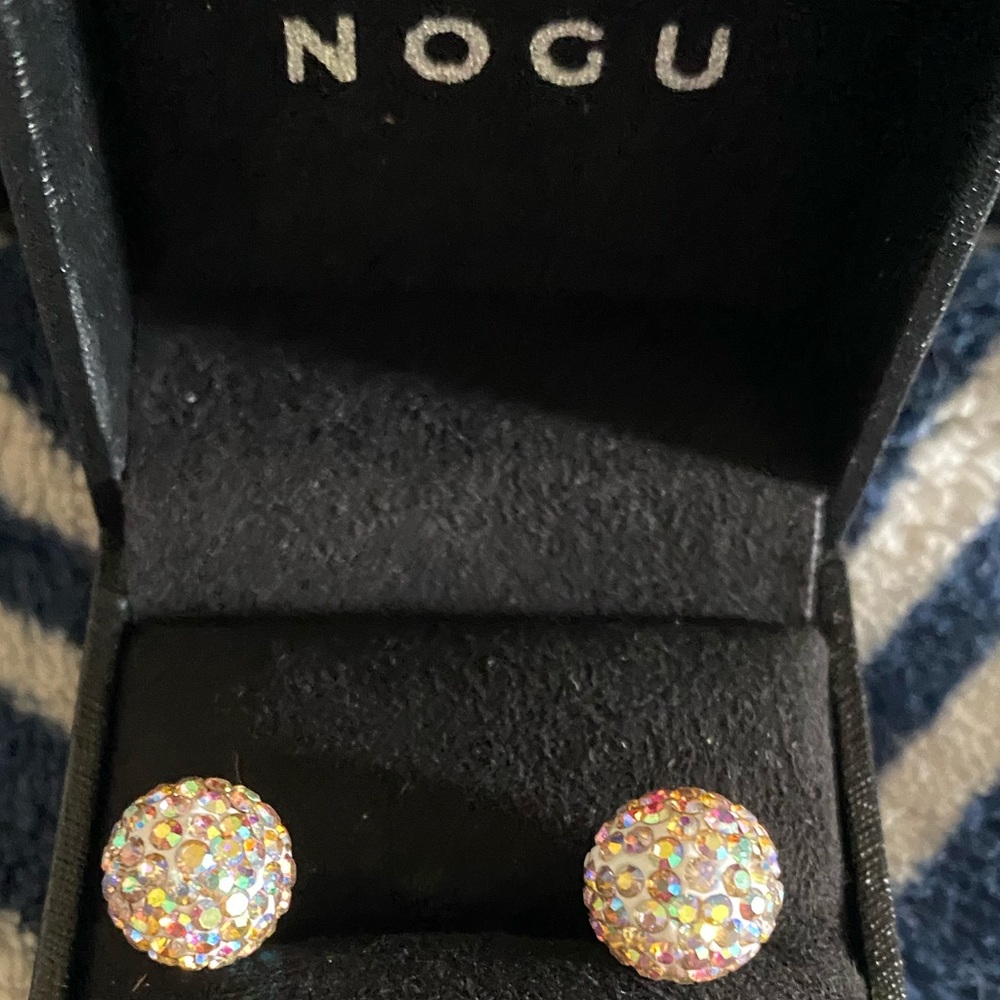 NOGU iridescent earring